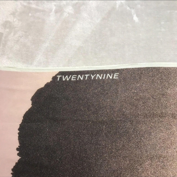 [Twentynine Palms]  Gradient Chiffon Scarf 35" X 35" - Picture 7 of 8